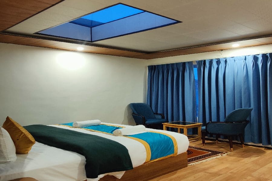 fully centralized resort in pangong lake