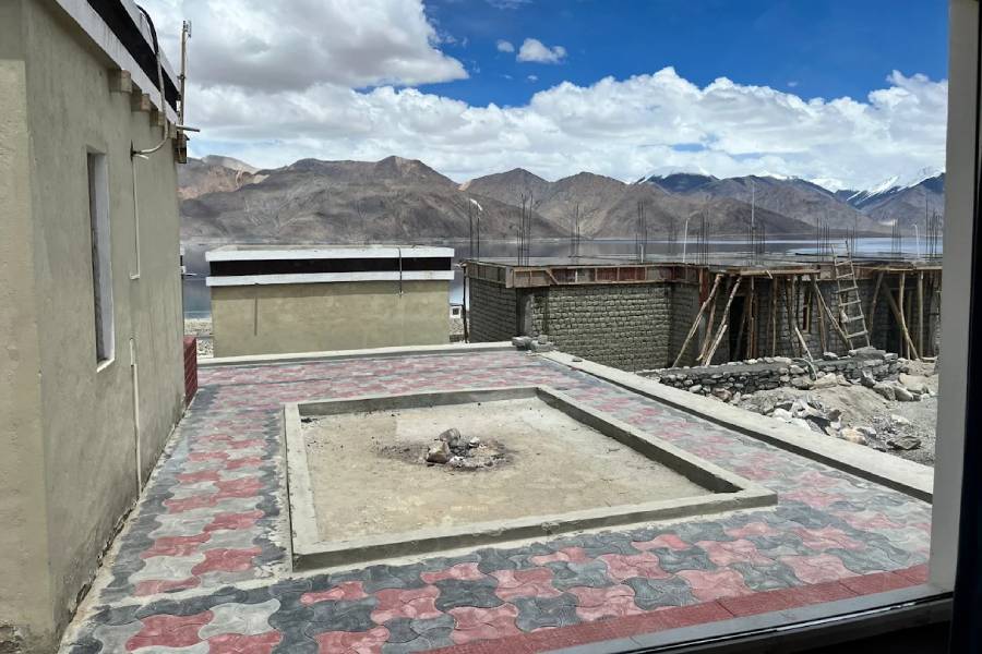 mountain view resort in pangong lake